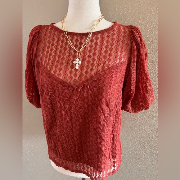 Lace embroidered short puff sleeve blouse - Picture 4 of 8